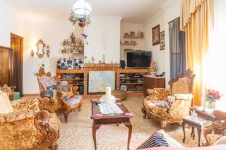 Country house in Bonares. Encantadora casa de campo con piscina y apartamento independient