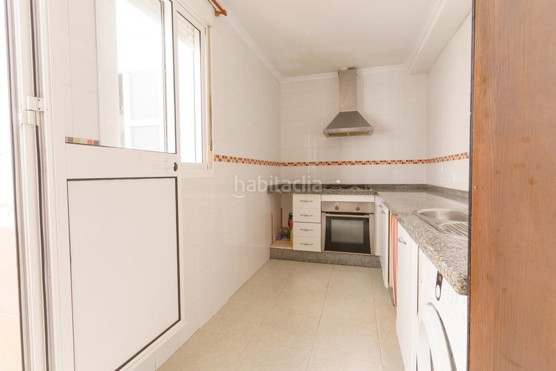 Foto bffe8a17-643f-487b-8868-7cc7d5a75160. Casa a calle el tejar b6 a Bonares