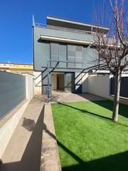 Casa adossada a Carrer dels prats 6. Casa obra nova en un poble molt tranquil a 5 minuts de valls