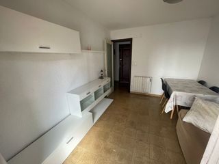 Lloguer Pis a Carrer fra antoni cardona i grau 22. Pis sols per estudiants de 3 habitacions molt cèntric