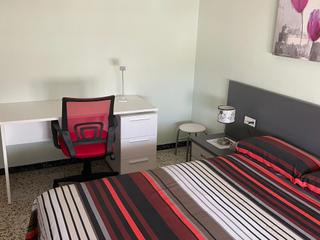 Rent Flat  Avinguda catalunya. Pis només per estudiants molt cèntric. compta amb 3 habitacions
