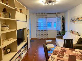 Etagenwohnung  Carrer pau robert i rabad. Pis de 80 m2, molt llumins i reformat a un poble molt tranquil