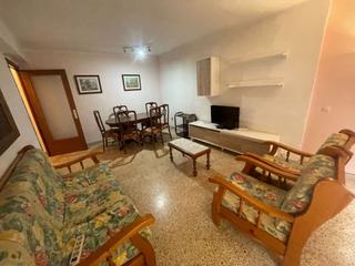 Pis  Carrer de pin i soler. Pis de 3 hab. molt cèntric