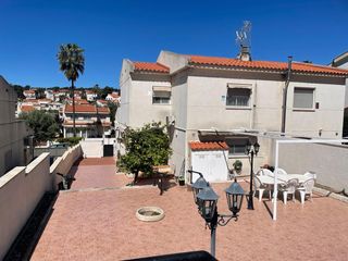 Reihenhaus  Segona avinguda. Espectacular casa adosada a 7 minutos de tarragona 5 estrelles