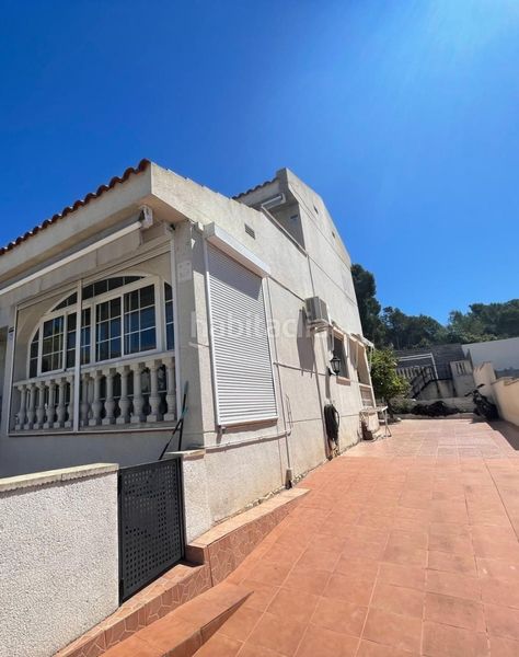 Foto 460da576-1a2f-4216-8d63-0f284dcd5d91. Casa aparellada amb xemeneia calefacció aparcament a Catllar (El)