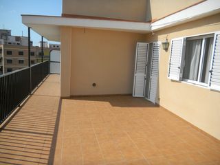 Miete Dachwohnung in Carrer rovira i virgili 29. Àtic al centre de tarragona exclusiu per estudiants