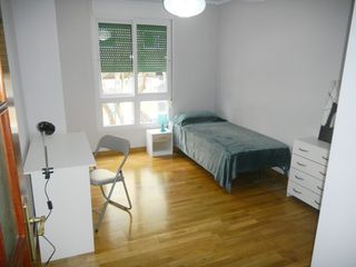 Location Appartement  Avinguda catalunya. Pis exclusiu estudiants de 3 hab