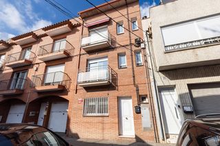 Duplex  Via piquer. Dúplex del 2003 de planta baja 1º planta en el centro de parets
