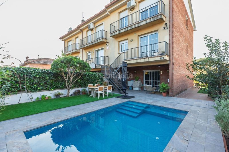 Foto 46c2d114-5809-45f0-bd5a-6c58e065479d. Casa adossada amb calefacció aparcament piscina a Parets del Vallès