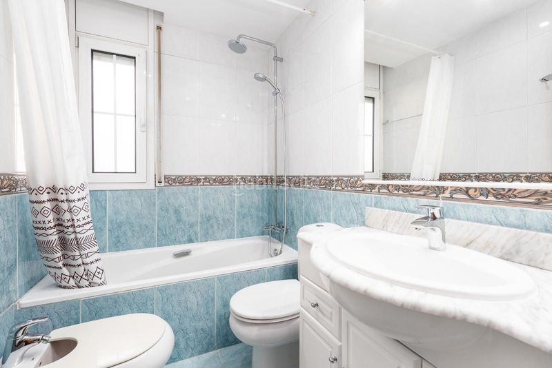 Foto 608d41ef-75c6-4644-9038-ea62df7cbe96. Casa adossada amb calefacció aparcament piscina a Parets del Vallès