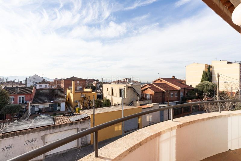 Foto a0be00bb-3d76-4b7d-bdf5-c0a5f16ee1f5. Casa adossada amb calefacció aparcament piscina a Parets del Vallès