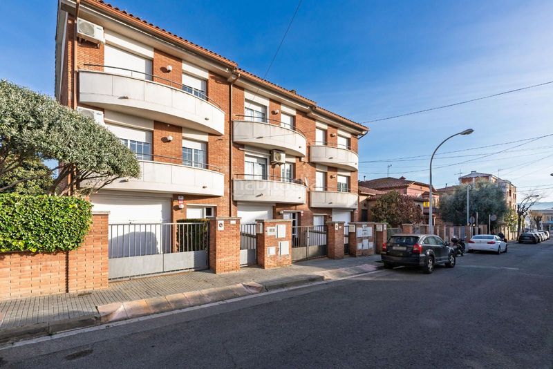 Foto d0ff1cbf-886d-4572-b8f9-e8cdabc8a134. Casa adossada amb calefacció aparcament piscina a Parets del Vallès