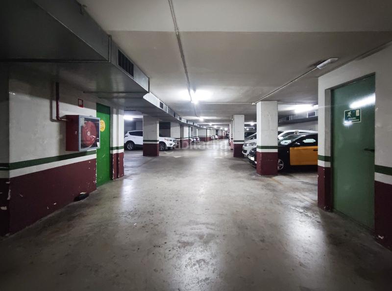 Foto f534158b-fdaf-4196-8d3a-0903b1f3e463. Parking coche plaza de parking ideal inversores en Sabadell