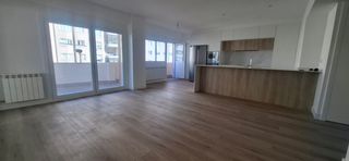 Lloguer Apartament  Rúa travesía de vigo. Piso a estrenar en cruce llorones a 400 de c.c vialia
