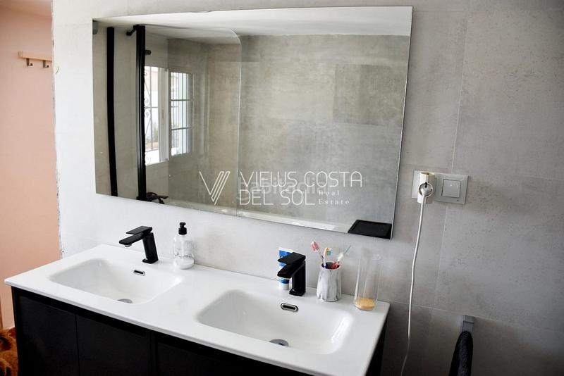 Foto 1be632df-adfc-4bcb-8463-4dd6bd5e17e3. Chalet se vende espectacular villa independiente en Nerja