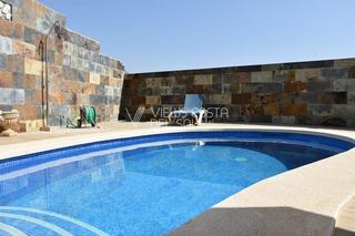 Xalet a Centro. Se vende espectacular villa independiente en nerja