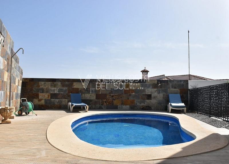 Foto 7b6c9ba0-3e4c-4556-bb18-4785b55cf0fd. Chalet se vende espectacular villa independiente en Nerja