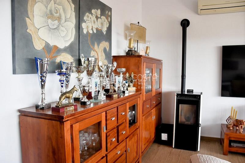 Foto 91dd8ca6-24f3-418c-bbda-e1c2bb8fb88f. Chalet se vende espectacular villa independiente en Nerja