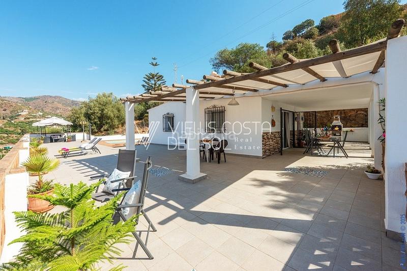 Foto 5862b844-43bd-40e4-947a-a4b506fba962. Casa amb aparcament piscina a Torrox pueblo Torrox