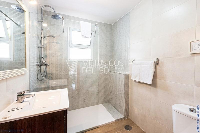 Foto d5d88ea9-70f8-4896-9535-973df45eb51b. Casa amb aparcament piscina a Torrox pueblo Torrox