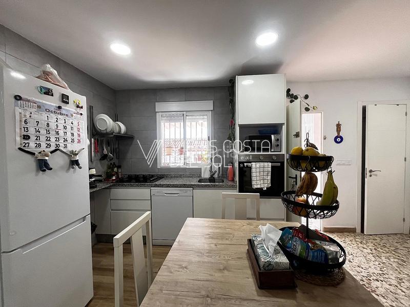 Foto 12f5616f-f87f-4b8f-ad45-06917e062318. Casa adossada amb calefacció a Torrox pueblo Torrox