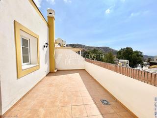 Casa in Torrox Pueblo. Casa adosada de 3 dormitorios con terraza , garaje y plaza de pa