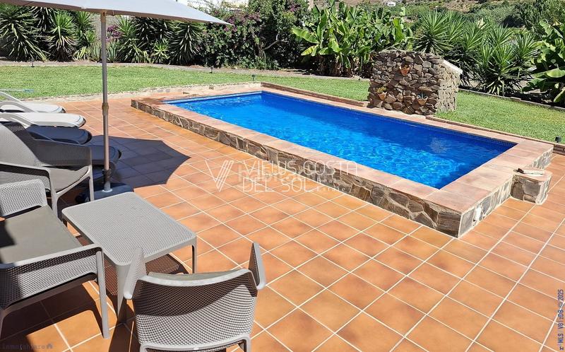 Foto 750e64c8-0c7f-4003-9d61-696a21d09d59. Casa  de campo con parcela de 1238 m2, piscina privada, zona de barbacoa y terraza en Frigiliana