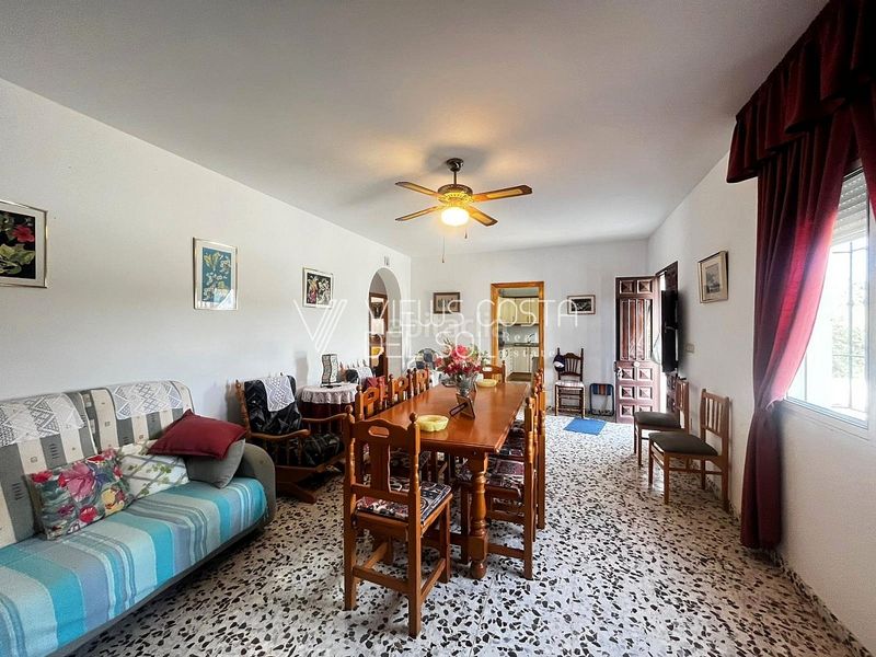 Foto 0b1f4d7f-9779-4085-b0fe-1ce48c70f2c0. Casa amb aparcament a Alcaucín