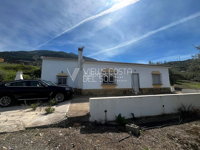 Foto f9e8803d-4bc4-4639-b256-ba5eb4226952. Casa amb aparcament a Alcaucín