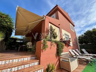 Chalet en Centro. Chalet independiente con piscina