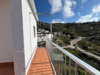 Maison à Arenas. Se vende casa de pueblo en daimalos, arenas