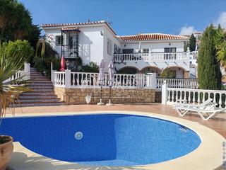 Haus en Centro. Villa en punta lara.