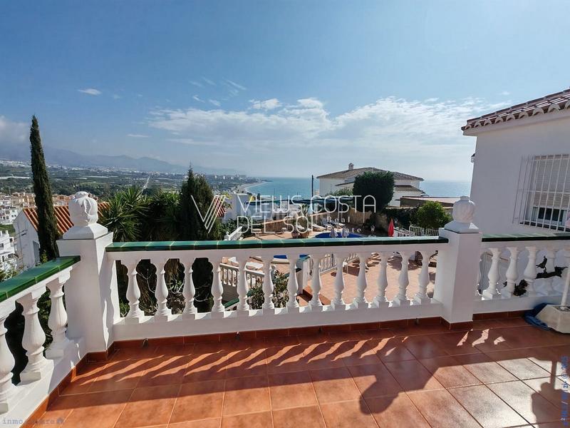 Foto 5fb8ad01-80fe-4693-aca6-507f8ebc1944. Casa amb aparcament piscina a Centro Nerja