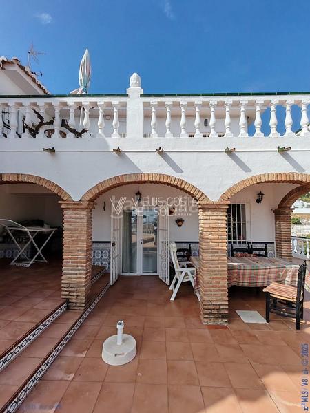 Foto f27b9701-2dc0-4763-8e5f-f535aa62c675. Casa amb aparcament piscina a Centro Nerja