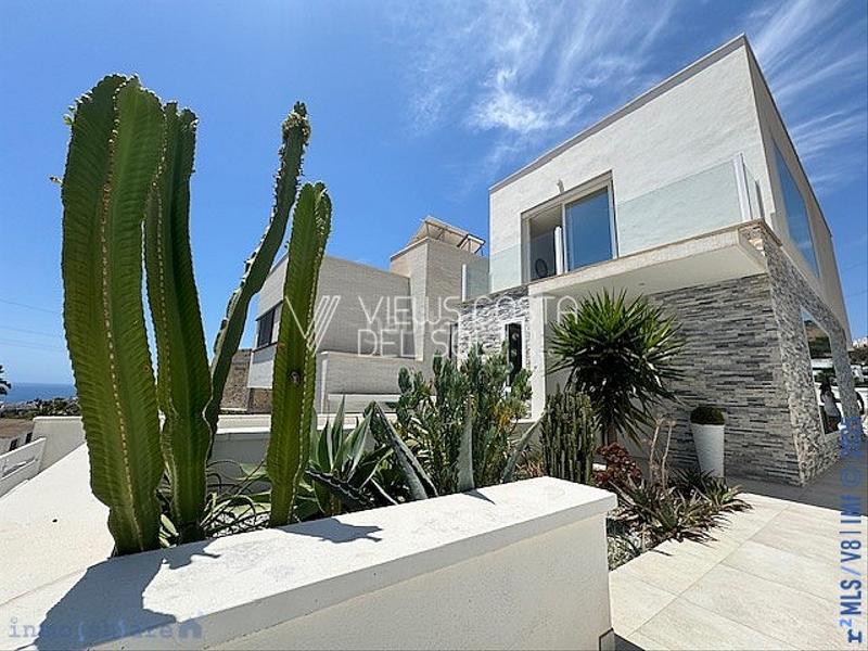 Foto e0f0a734-9451-4479-858d-303290e7264c. Xalet amb aparcament piscina a Centro Nerja