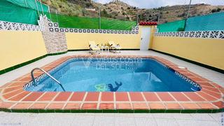 Chalet à Torrox Pueblo. Casa rural con piscina privada.