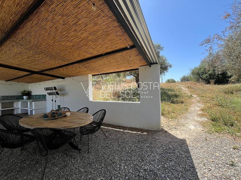 Foto 685fcde1-f016-4127-a756-72eeb65b426b. Casa se vende villa independiente con licencia turística, piscina, y gran parcela , málaga en Riogordo