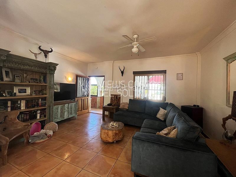 Foto 7346e8aa-c534-484c-9fa0-3a56f5b792d1. Casa se vende villa independiente con licencia turística, piscina, y gran parcela , málaga en Riogordo