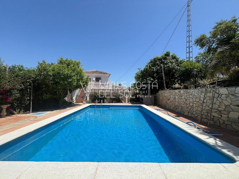 Foto aab21ef7-db5f-481a-94a7-078164fed37a. Casa se vende villa independiente con licencia turística, piscina, y gran parcela , málaga en Riogordo