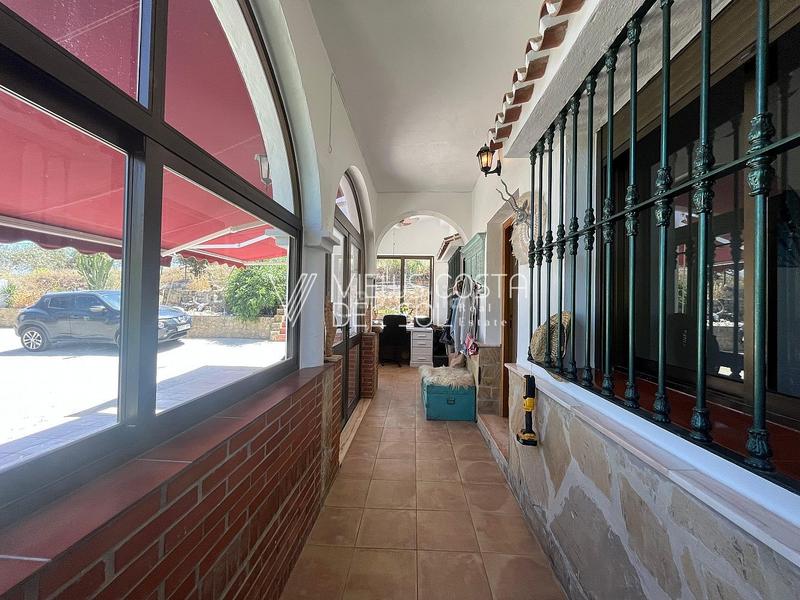 Foto ec094a18-653d-4473-b82c-a95bfff2e0de. Casa se vende villa independiente con licencia turística, piscina, y gran parcela , málaga en Riogordo