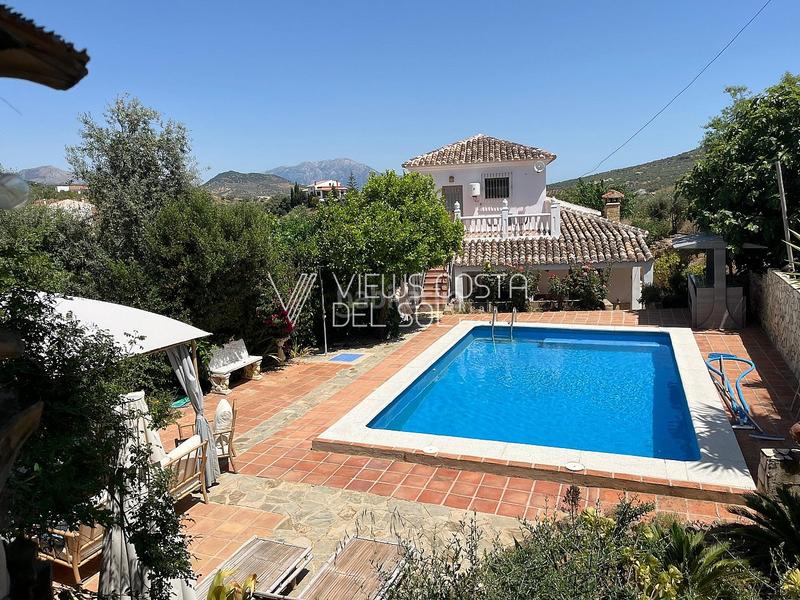 Foto ec1b2152-41b7-438a-9559-d3db6d74ca5a. Casa se vende villa independiente con licencia turística, piscina, y gran parcela , málaga en Riogordo