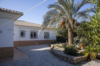 Haus en Sedella. Se vende encantadora casa de campo con garaje y terreno en sedel