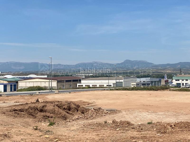 Foto 457bc6b3-2124-43b9-881f-e66c16aaa71b. Terreny residencial a La Portalada - Varea Logroño