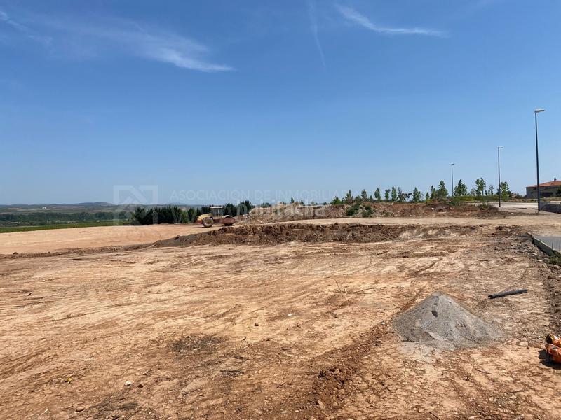 Foto eff4eb74-6107-4555-a9fb-ce1cddd4fe6a. Terreny residencial a La Portalada - Varea Logroño