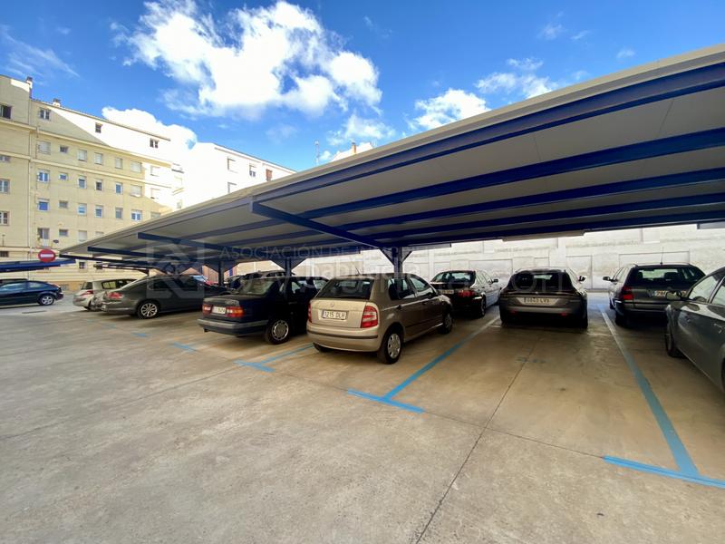 Foto 66691c47-19d4-403d-be48-9a1bf0140664. Büro mit heizung parking in Residencia Logroño