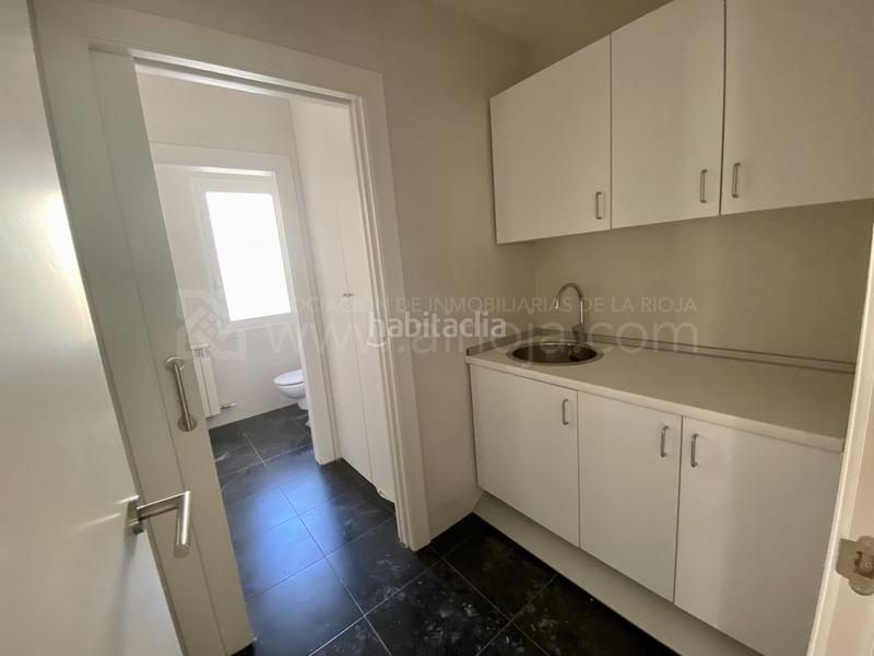 Foto d45918ac-8679-4401-bc44-a81925c25c07. Büro mit heizung parking in Residencia Logroño