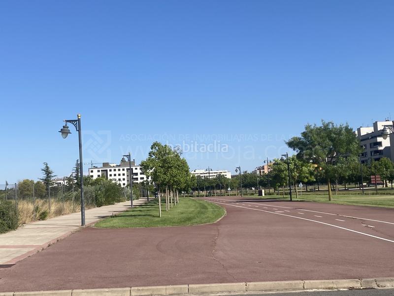 Foto 0d1760ed-e6ba-4923-8a93-5fb0f30fd113. Terreno residenziale in Logroño - tn sector el campillo in Logroño