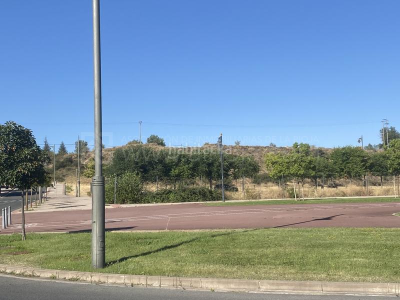 Foto 5022ce2b-d023-493c-a99a-9675e2f08cf0. Terreno residenziale in Logroño - tn sector el campillo in Logroño