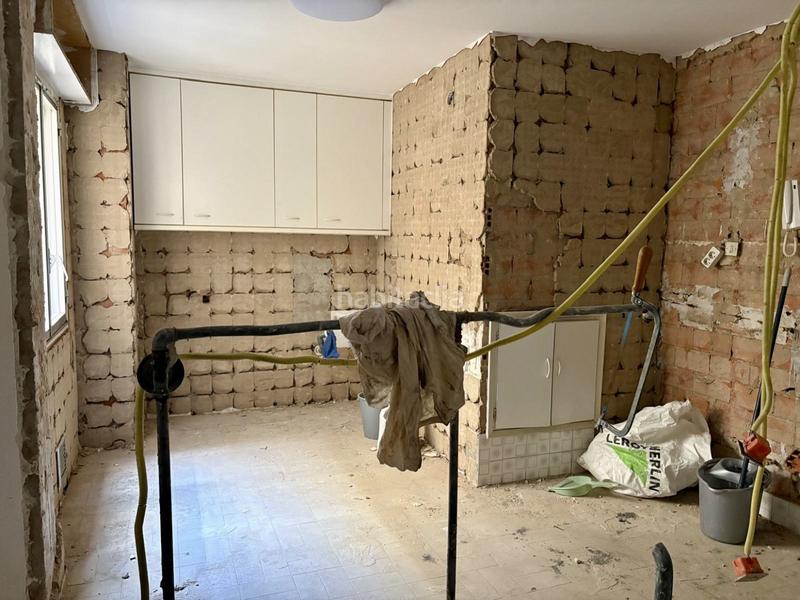 Foto 23d27f29-09b8-4533-a85a-16740dbff399. Piso buenos días! permítame presentarle este piso con un gran potencial, ideal para familias o inversores que buscan un proyecto de ref en Logroño