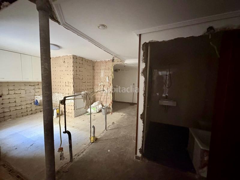 Foto 43980d8d-a79b-4d87-ab83-c2027cd7e508. Piso buenos días! permítame presentarle este piso con un gran potencial, ideal para familias o inversores que buscan un proyecto de ref en Logroño